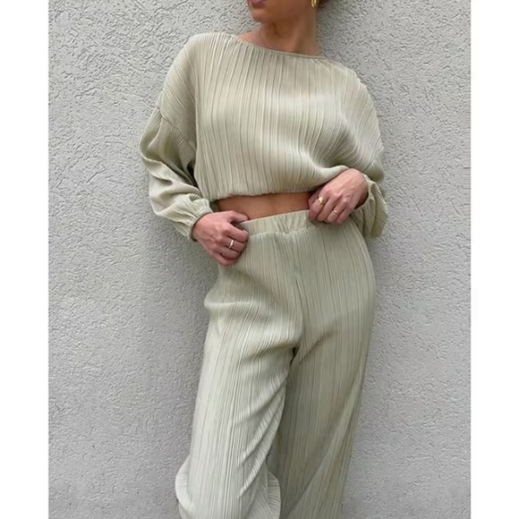 Gianni Bini Joni Plisse Elastic Waistband Coordinating Pants - Picture 6 of 14